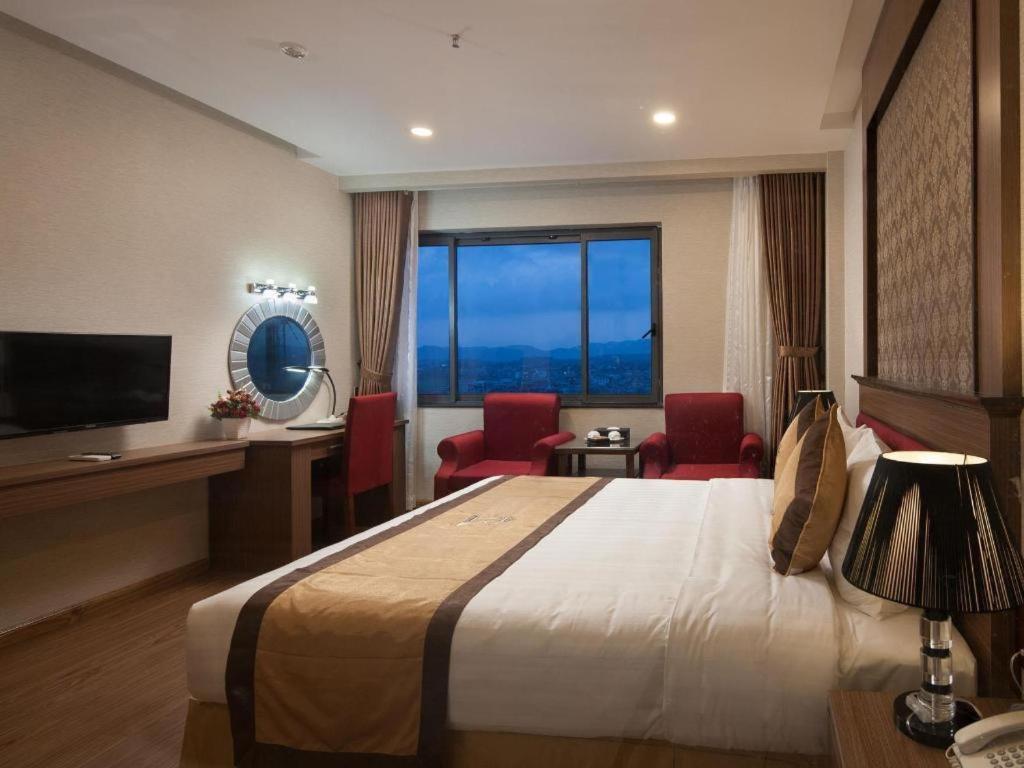 Royal Palace Hotel Tuyen Quang Dış mekan fotoğraf